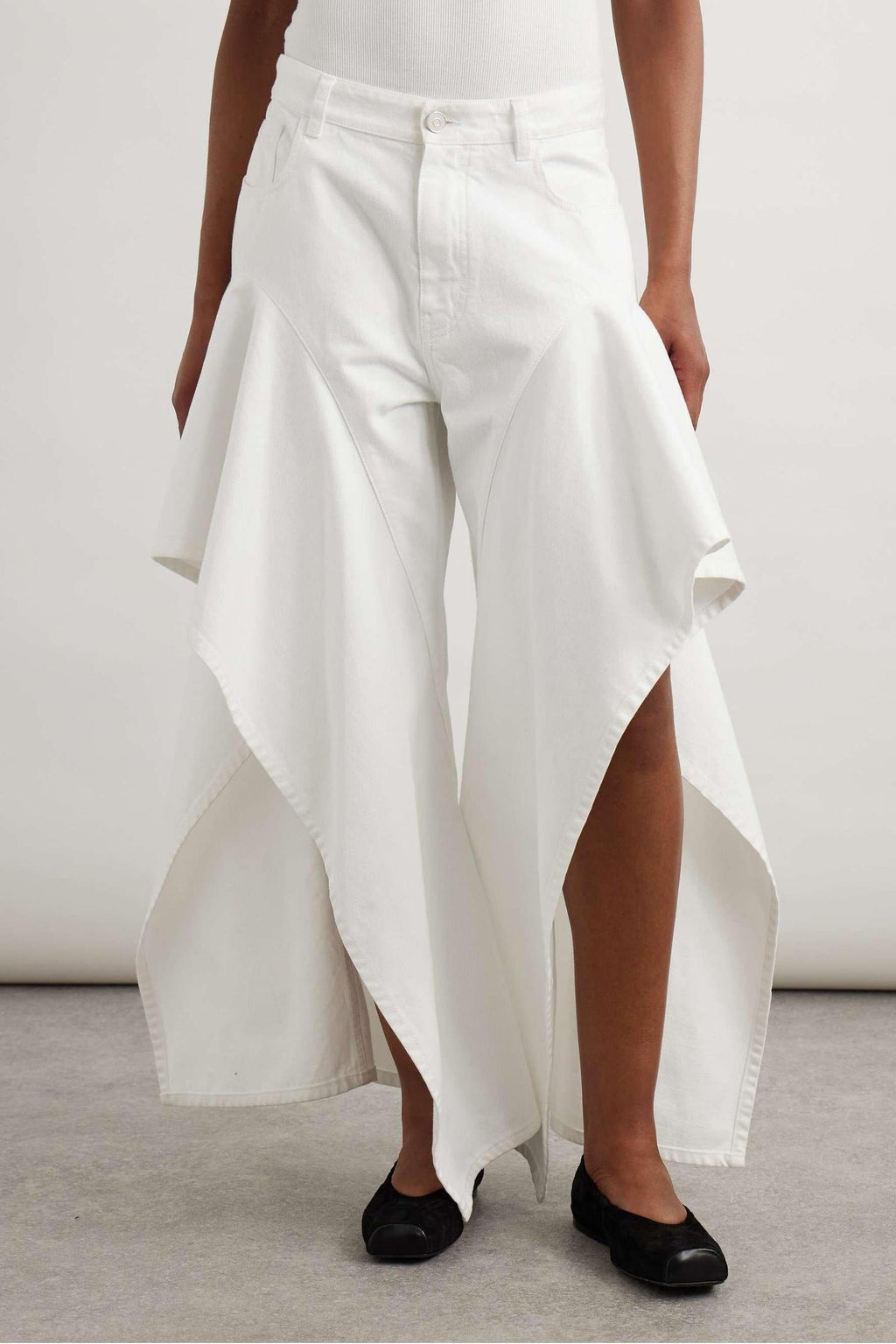 Ruffled Mid-Rise Wide-Leg Jeans